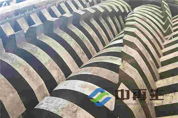 一臺(tái)新的撕碎機(jī)，它的刀片能用多久？