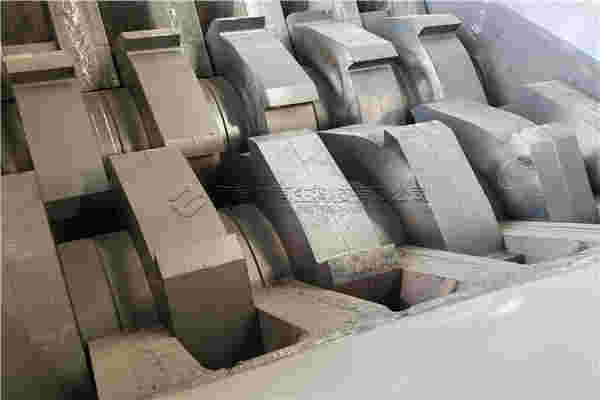 為什么撕碎機(jī)刀具的轉(zhuǎn)動方向不一樣？