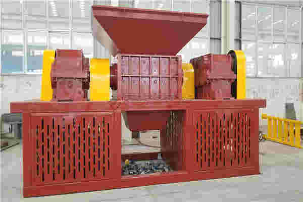 雙軸撕碎機(jī)處理電纜，節(jié)約資源，提高效益