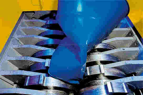 如何控制撕碎機出料的粒度？