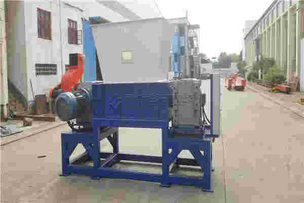 垃圾撕碎機(jī)在工作中安全的重要性