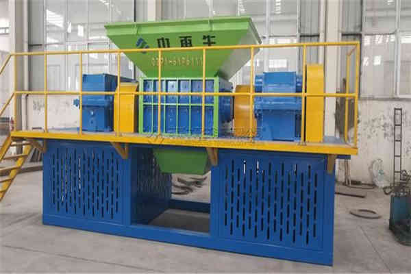 在治理環(huán)境污染中，輪胎撕碎機(jī)起到重要的作用