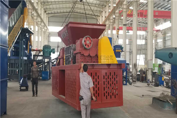 撕碎設(shè)備經(jīng)過(guò)不斷研究不斷升級(jí)稱(chēng)為資源回收的佼佼者