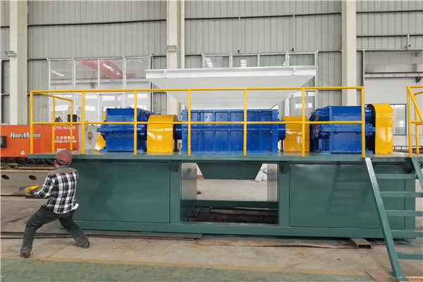 生活垃圾撕碎機(jī)減少了人工分揀工作量，滿足了不同客戶的需求