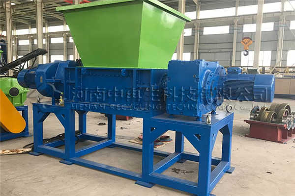 廢舊衣物棄之可惜！利用撕碎機進(jìn)行回收循環(huán)再利用才是真理