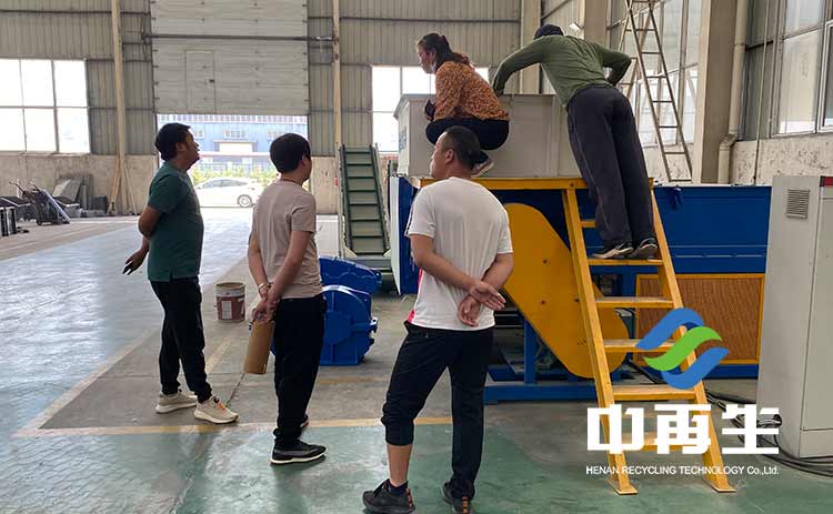 中再生科技是一家生產(chǎn)、研發(fā)、創(chuàng)新的雙軸撕碎機(jī)生產(chǎn)廠家